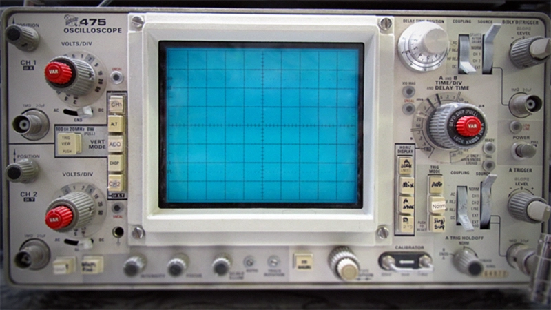 A photo of a oscilloscope.